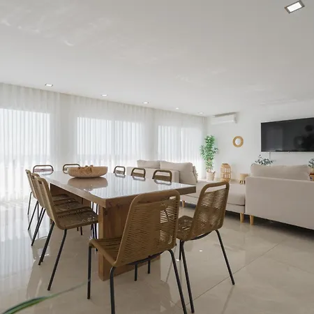 With Ocean View וילה