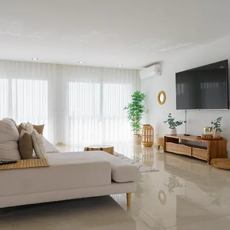 With Ocean View וילה לוריניה